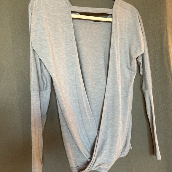 ONZIE Long sleeve backless top in grey - Picture 4 of 4
